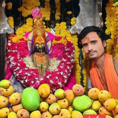 श्री तुळजाभवानी देवीचे मुख्य पुजारी श्री विजय भोसले pic