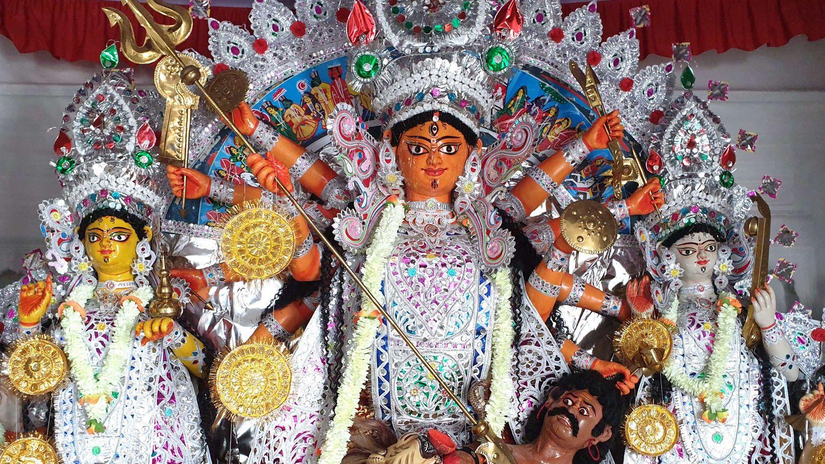 Soyai Mukherjee Barir Durga Pujo-cover
